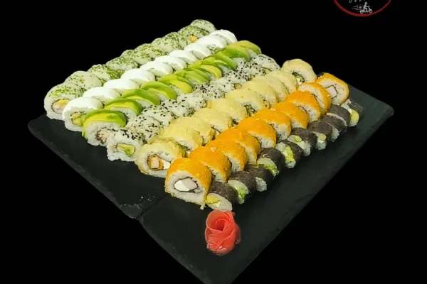 ¡Único y exquisito cupón! 70 piezas de sushi para compartir — Expréss Sushi Delivery
