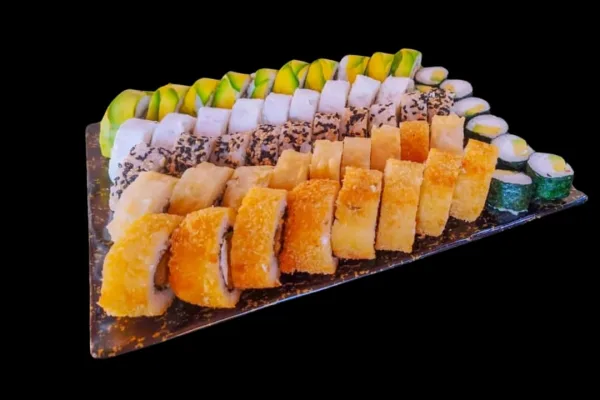 Combo Mix: Variedad de Rolls Fríos y Calientes — Expréss Sushi Delivery